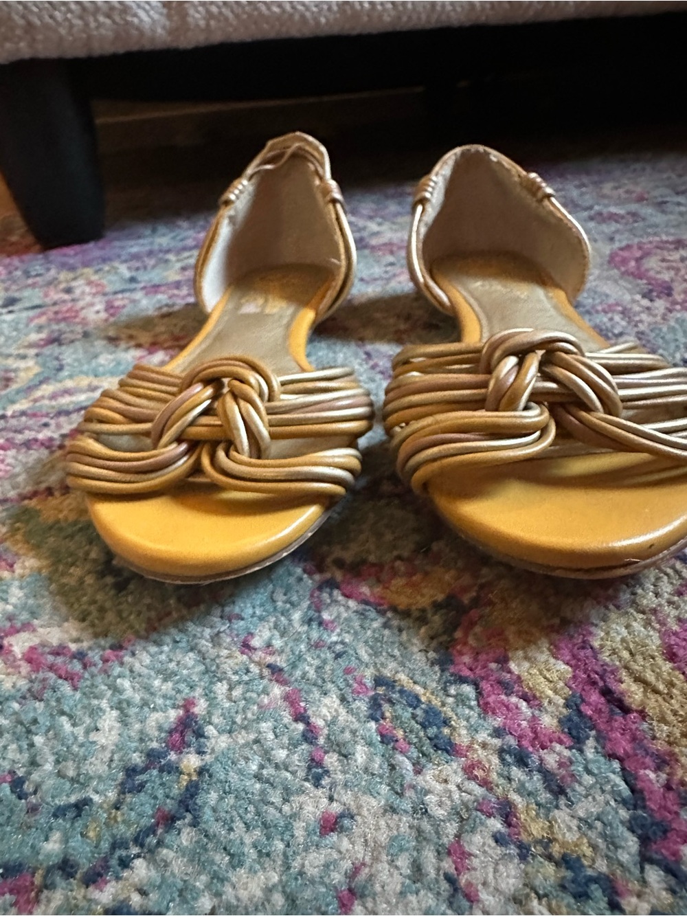 Seychelles Mustard Yellow & Gold accent Knotted Flat Sandals. Size 6.5 - Picture 2 of 8